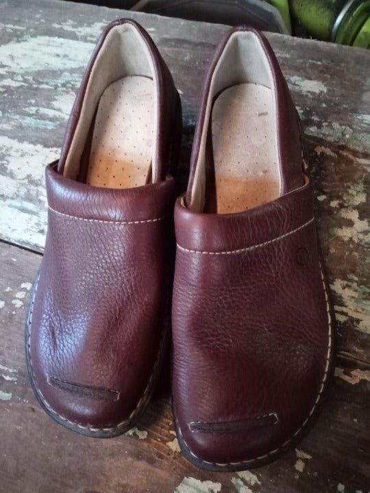 BORN Brown Leather Clogs Mules Equestrian Horse Shoes Women's Size 9 / 40.5