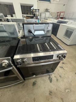 GE Stainless Steel Electric Range with Glass Cooktop