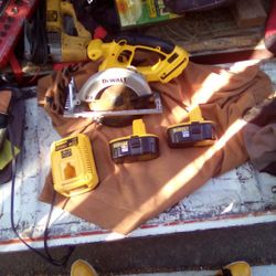 DeWalt Skill Saw Two Batteries And A Charger 