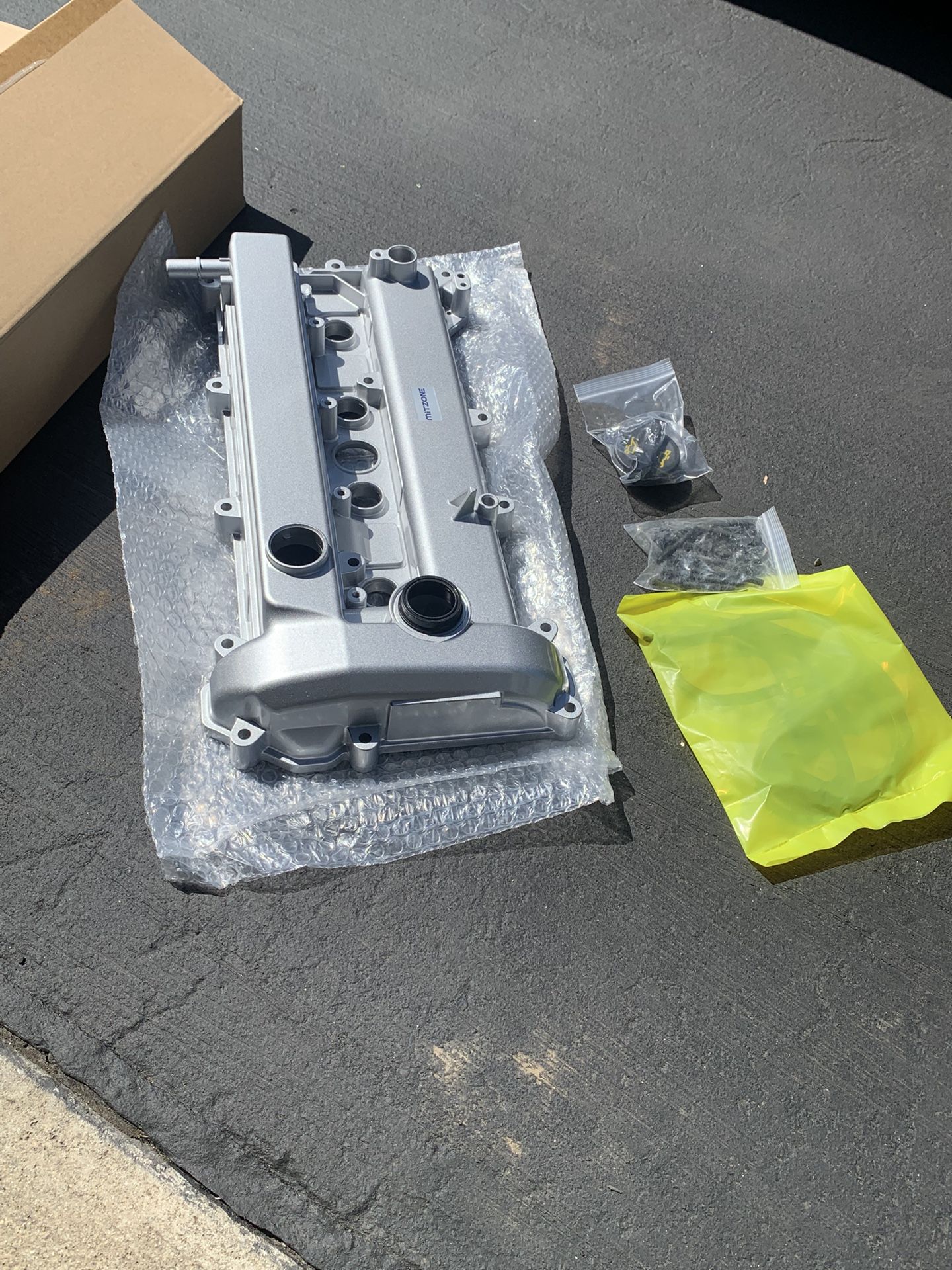 Rocker Valve Cover for Mazda 6 2.0 Aluminum Alloy Engine Cylinder Head Valve Cover Valve Chamber