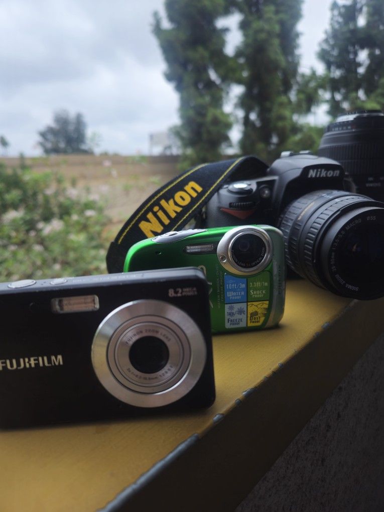 Digital Cameras π· Fujifilm & Kodak D90