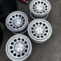 SET OF FOUR 17” CHEVY GMC WHEELS