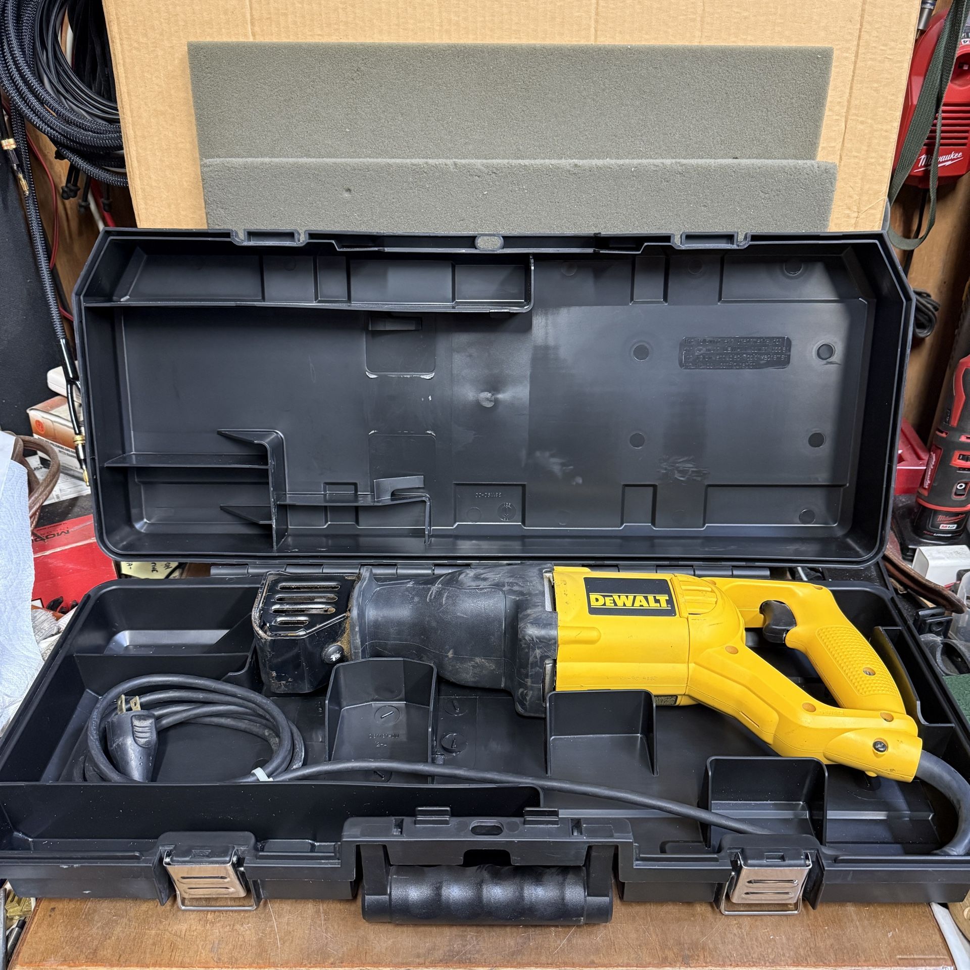DEWALT 10 Amp Corded Variable Speed Reciprocating Saw DWE304