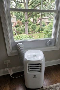 Hisense 4000 BTU Portable AC | Like new| Ice  Cold