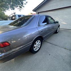 Toyota Camry Le