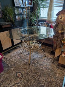 Round Glass Table Top with Metal Twist Rope Frame