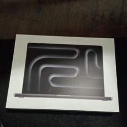 MacBook 16-inch Liquid Retina XDR display² Standard display Apple M4 Max chip with 14‑core CPU, 32‑core GPU, 16‑core Neural Engine 36GB unified memory