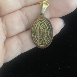 Vintage Virgen De Guadalupe pendant 