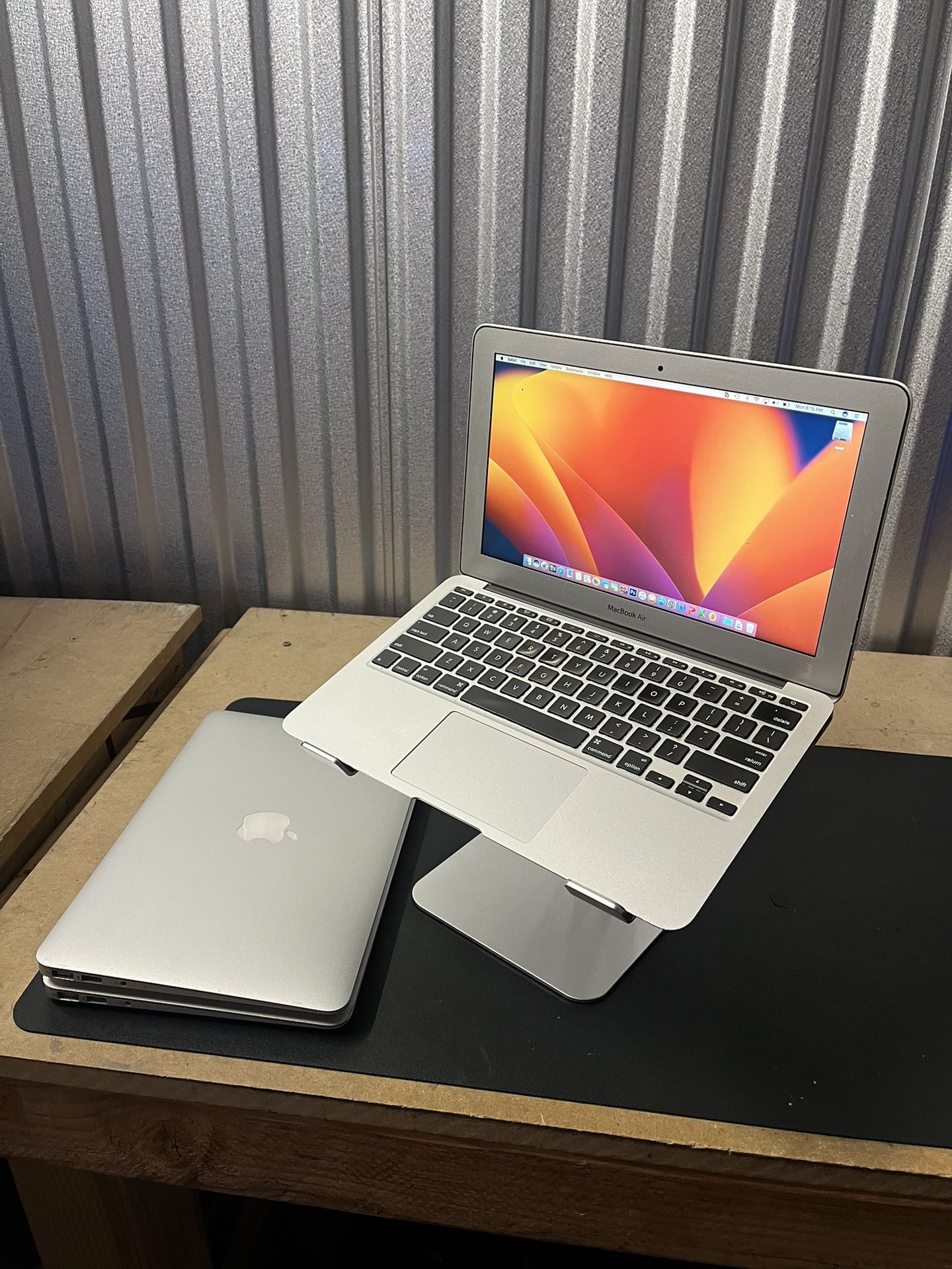 Apple MacBook Air 11” Super Light & Portable Charger Included Ton of Software