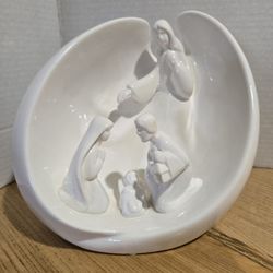 Coach House Gifts Nativity White Ceramic Manger Angel 8x7x6"