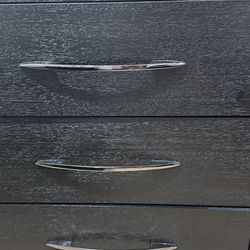 Black Wooden Dresser And Bed Set 