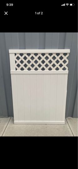 White Vinyl Privacy Fence Panel with Lattice Top