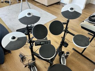 Drums Roland and chair