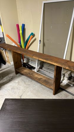 Wood runner table