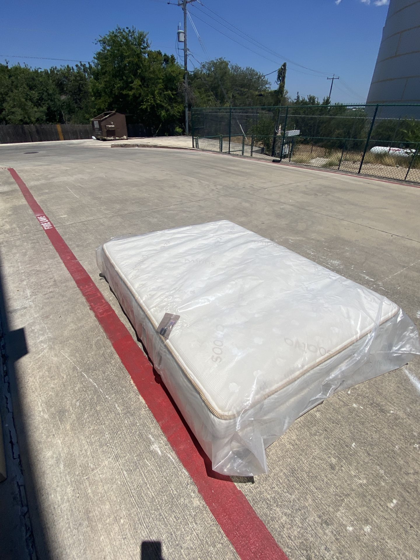 Overstock Display As Is Queen Pillowtop Mattress for Sale in San