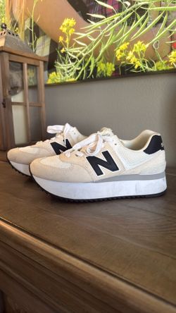 New Balance 574 (Size 7.5)
