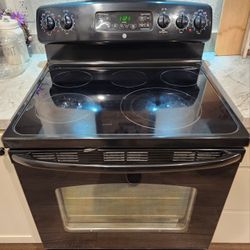 Black Ge 30-inch Electric Glass Top Stove 