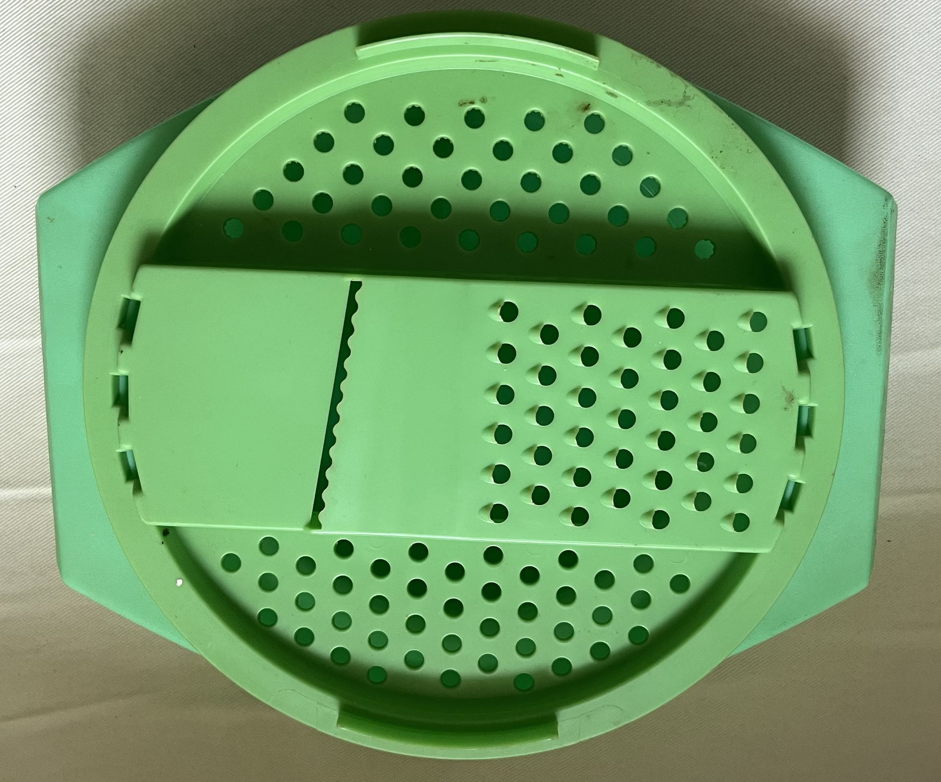 Tupperware Vintage Grater and Shredder with Bowl