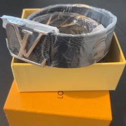 1:1 BRAND NEW LV Belt With Box & Receipt