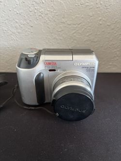 Olympus CAMEDIA C-700 Ultra Zoom 2.1MP Digital Camera Black & Silver - Untested