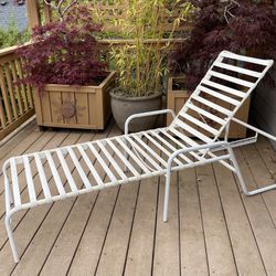 Brown and Jordan Outdoor Chaise Lounge Chair