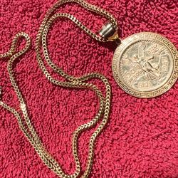 Selling 14kt Gold Chain with 14Kt Pendant