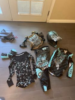 Fox motorcycle gear size small women
