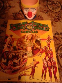 Ringling & Barnum Bros & Bailey Circus 1979 program + Clown cup from last show in Fresno.
