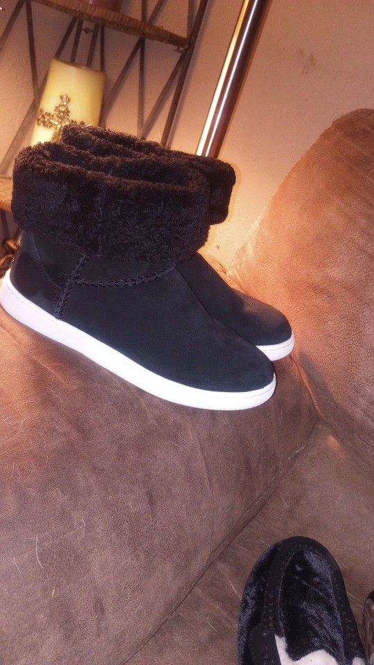 UGGS Size 6.5