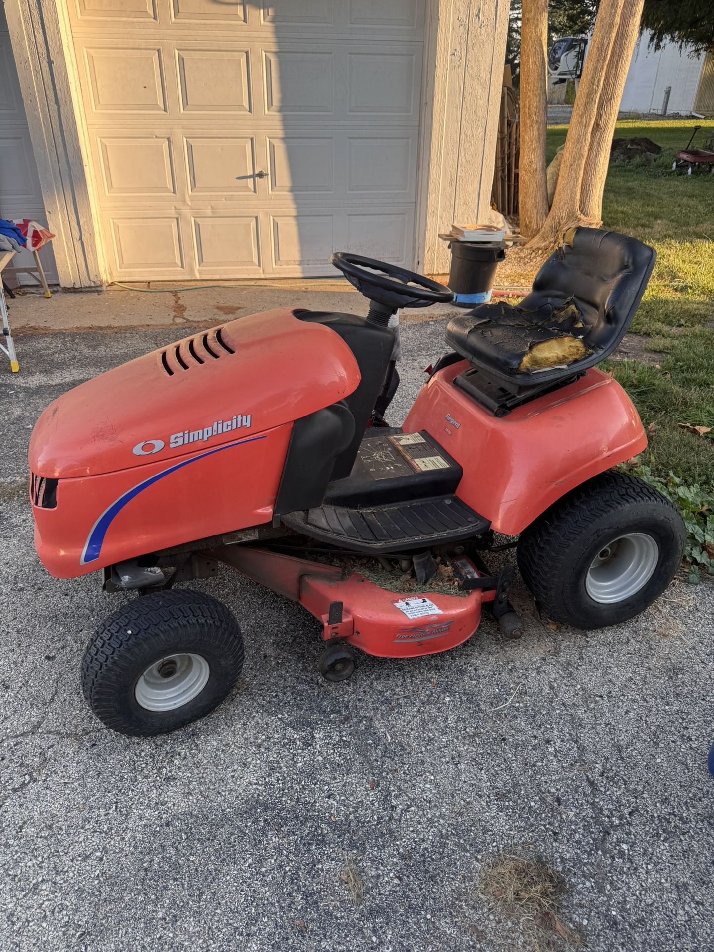 Working Riding Lawnmower