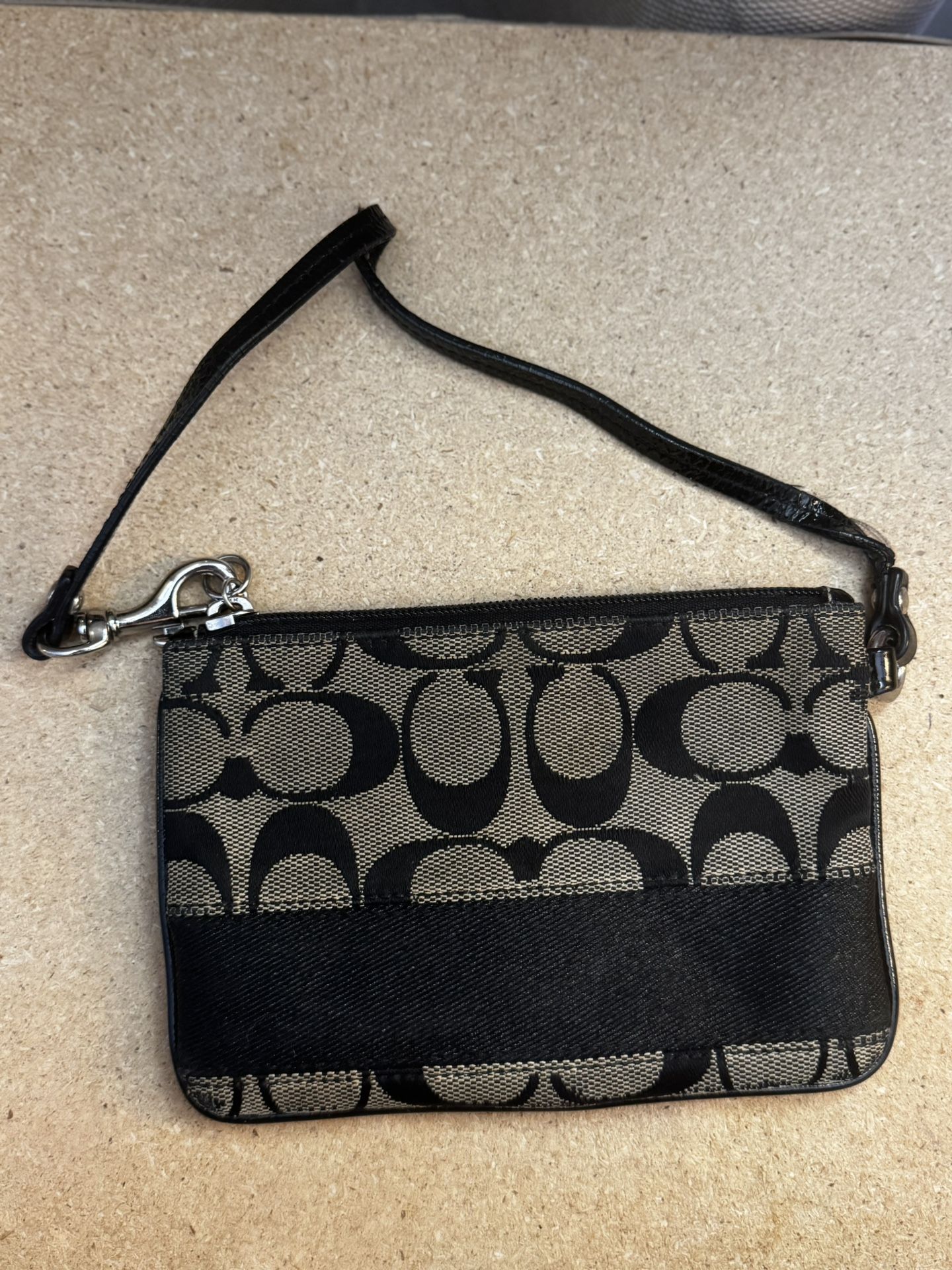 Coach Signature Canvas Wristlet - Black And Beige