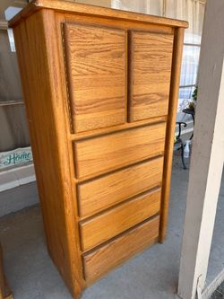 Mueble de madera solida