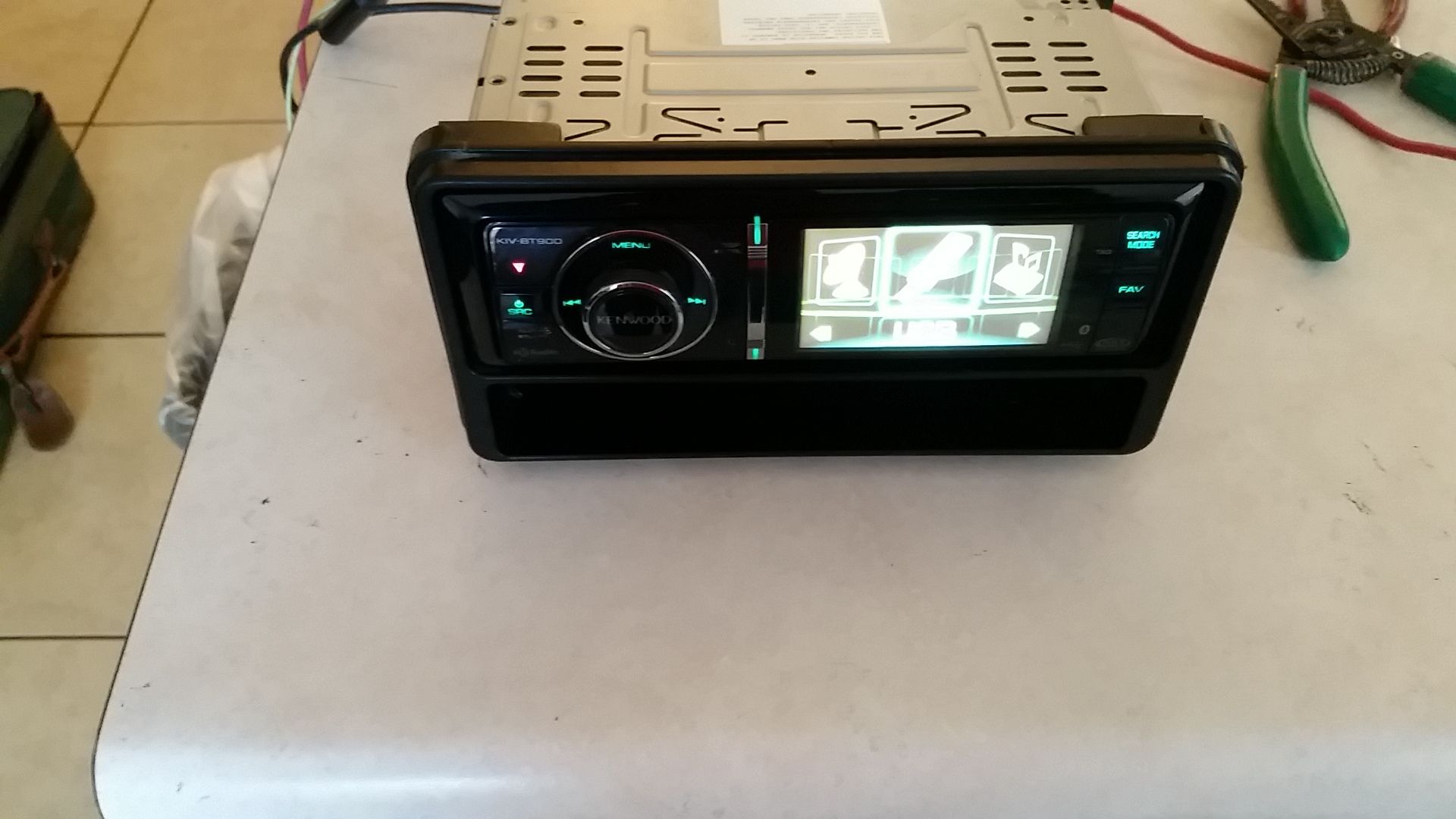 Kenwood kiv-bt900 USB and Bluetooth