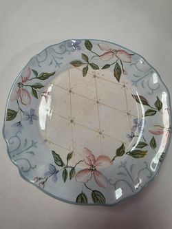 Zrike Garden Bouquet  Plates Set of 3 (2 Chipped)