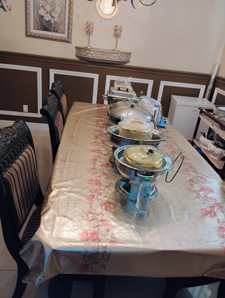 Beautiful Like New 8 seats DINING TABLE 1500
