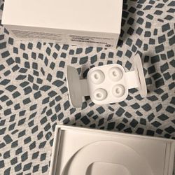 Apple AirPods Pro 2nd Gen MagSafe Wireless Charging Case USB-C