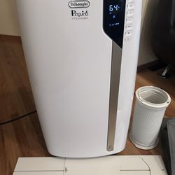 DELONGHI PORTABLE AIR CONDITIONER w/ UV CARE LIGHT 