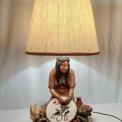 VINTAGE NATIVE AMERICAN GIRL DECORATIVE LAMP 