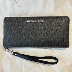 Michael Kors wristlet