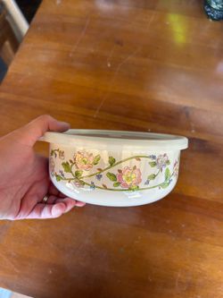 Kobe kitchen enamelware