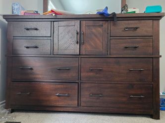 Beautiful Rustic Solid-Wood Dresser – Excellent Condition