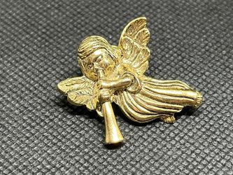 CAMCO RELIGIOUS ANGEL WITH HORN GOLD TONE LAPEL PIN TIE TACK PINCAMCO