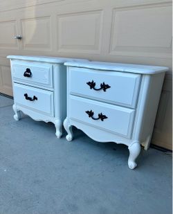 (2) White Nght Stands