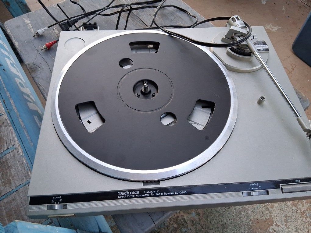 Technics SL-Q200 Quartz Direct Turntable 