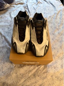 Yeezy 700 size 8