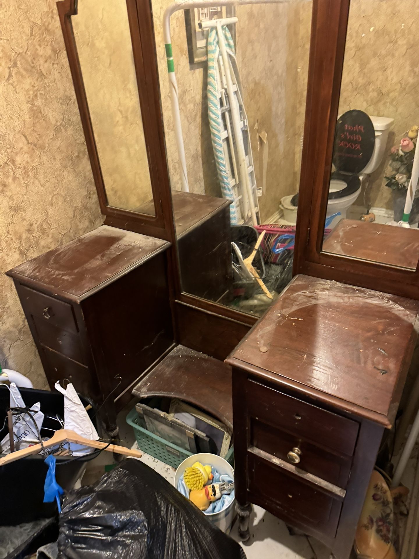 Antique Make Up Dresser