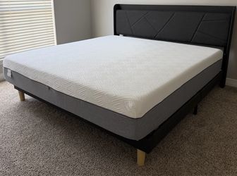 Novilla King Size 12” Mattress – Excellent Condition -$90