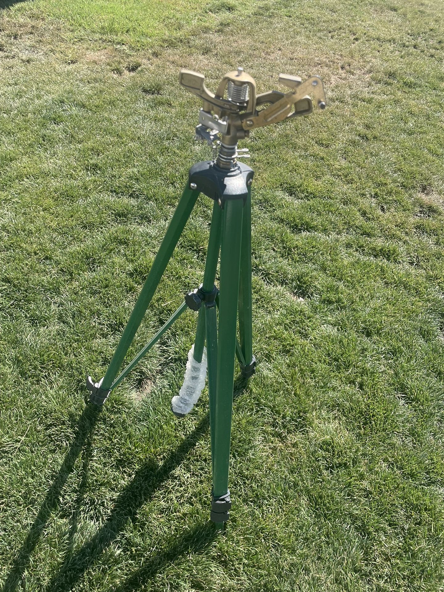 Nice Quality Tripod / Tall Sprinkler For Yards And Gardens