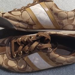 Coach Women's Size 7.5 M MEAGAN Signature Limited Edition Sneakers Newer Condition 