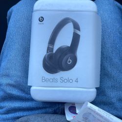 Beats Solo 4 